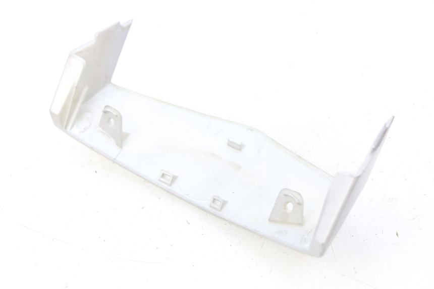 photo de JONCTION CARENAGE AVANT SUP PEUGEOT VIVACITY NEW 4T 50 (2008 - 2017) - Zoom état d’usage