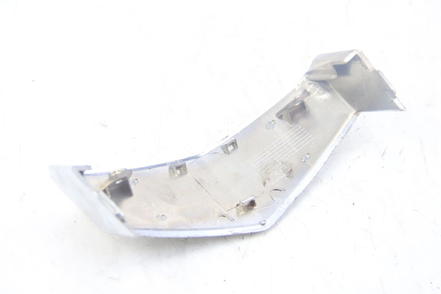 photo de JONCTION CARENAGE AVANT SUP PEUGEOT VIVACITY NEW 4T 50 (2008 - 2017) - Zoom état d’usage