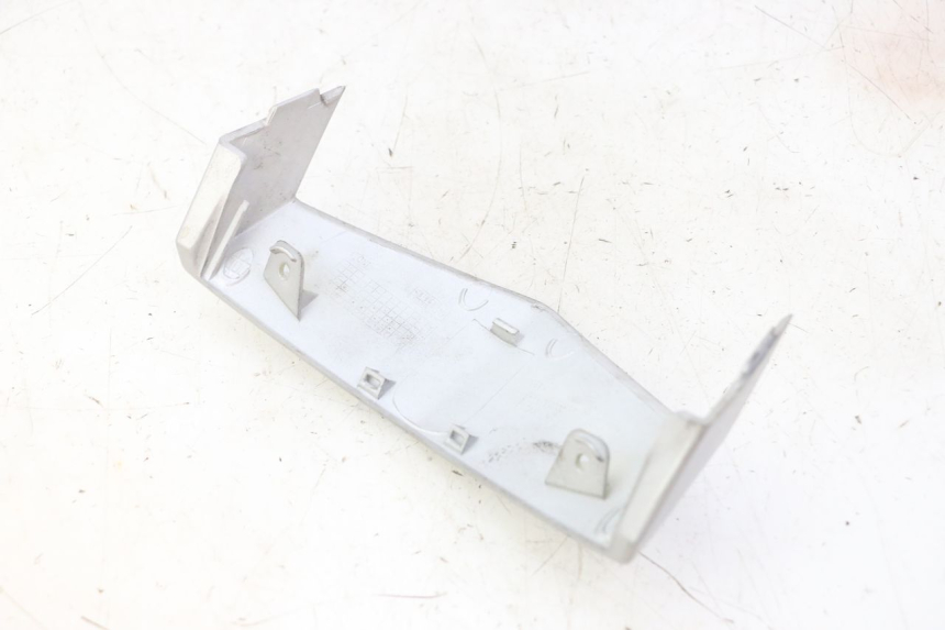 photo de JONCTION CARENAGE AVANT SUP PEUGEOT VIVACITY NEW 4T 50 (2008 - 2017) - Détail de la pièce