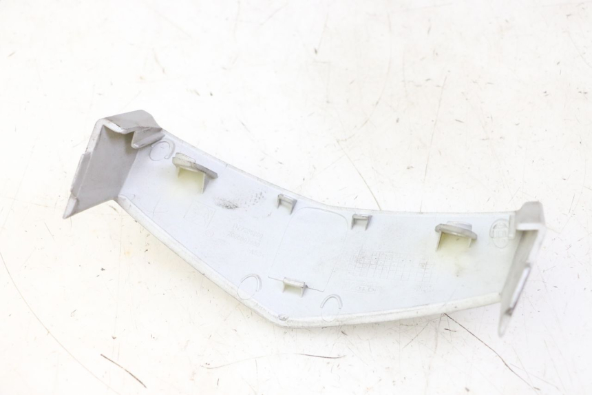 photo de JONCTION CARENAGE AVANT SUP PEUGEOT VIVACITY NEW 4T 50 (2008 - 2017) - Autre angle de vue