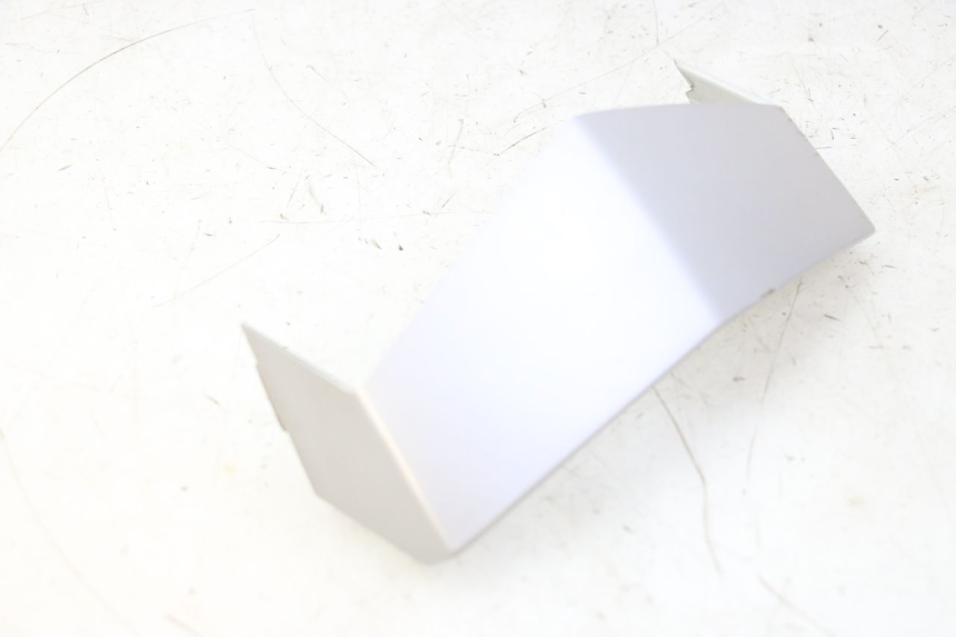 photo de JONCTION CARENAGE AVANT SUP PEUGEOT VIVACITY NEW 4T 50 (2008 - 2017) - Gros plan technique