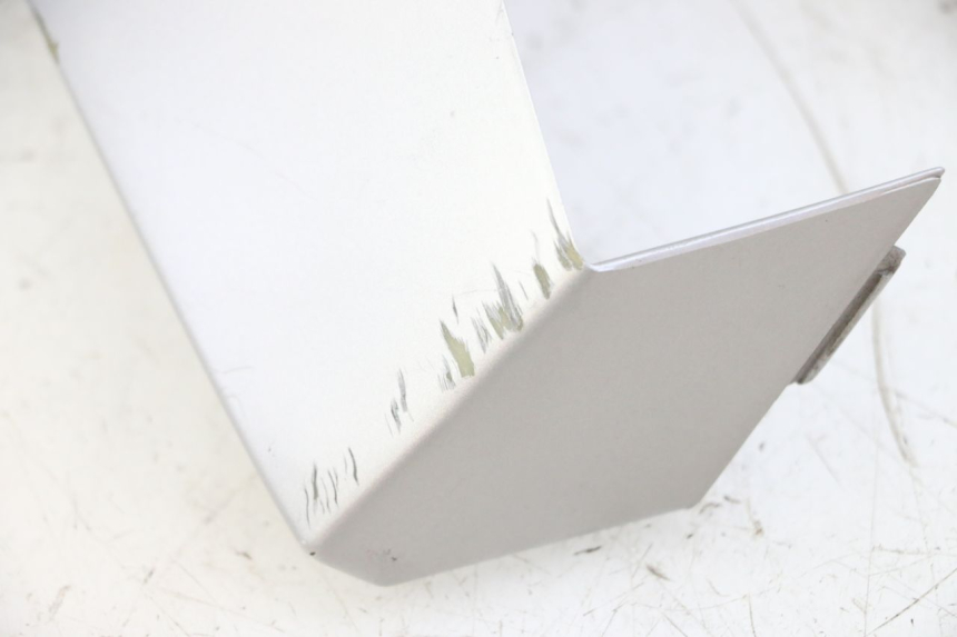 photo de JONCTION CARENAGE AVANT SUP PEUGEOT VIVACITY NEW 4T 50 (2008 - 2017) - Points de fixation