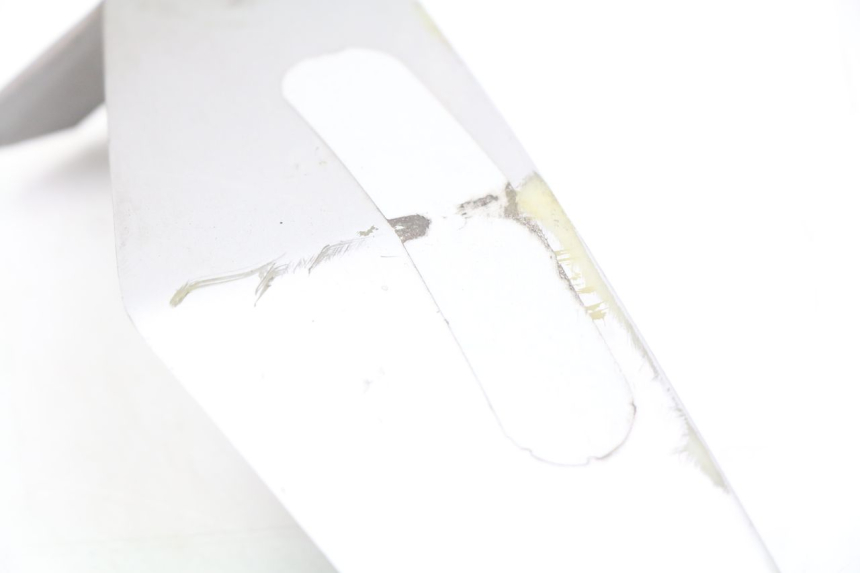 photo de JONCTION CARENAGE AVANT SUP PEUGEOT VIVACITY 125 (2010 - 2017) - Gros plan technique