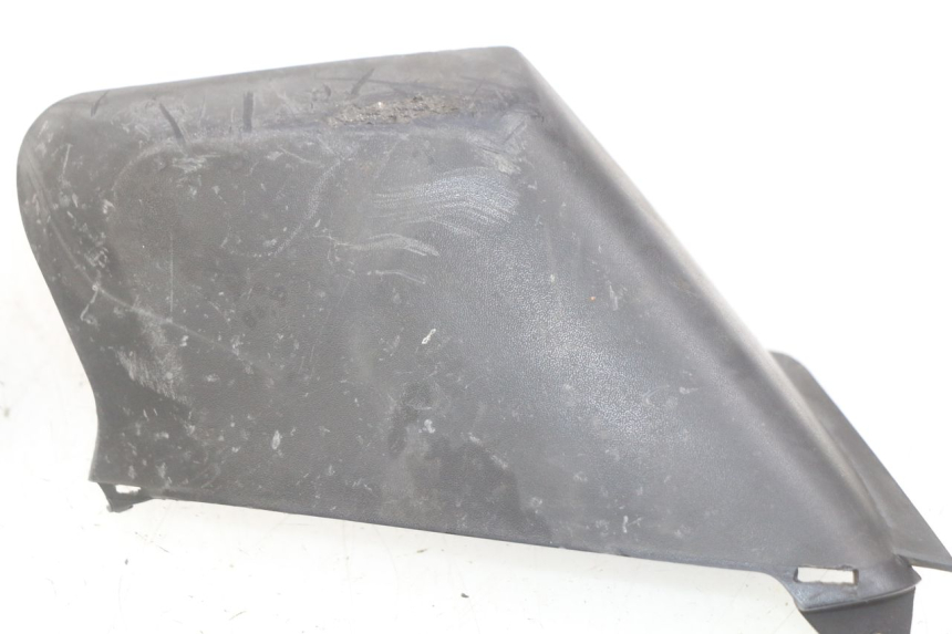 photo de JONCTION CARENAGE AVANT SUP YAMAHA XMAX X-MAX 125 (2006 - 2009) - Gros plan technique