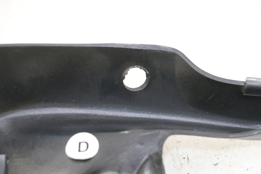 photo de JONCTION CARENAGE AVANT SUP YAMAHA XJ6 ABS 600 (2008 - 2016) - Détail de la pièce