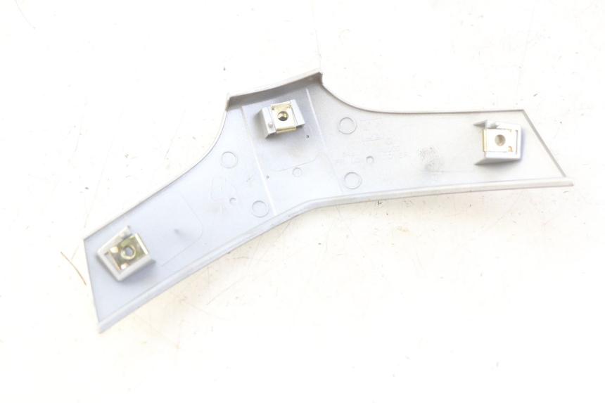 photo de JONCTION CARENAGE AVANT PEUGEOT TWEET 4T 50 (2010 - 2014) - Détail de la pièce