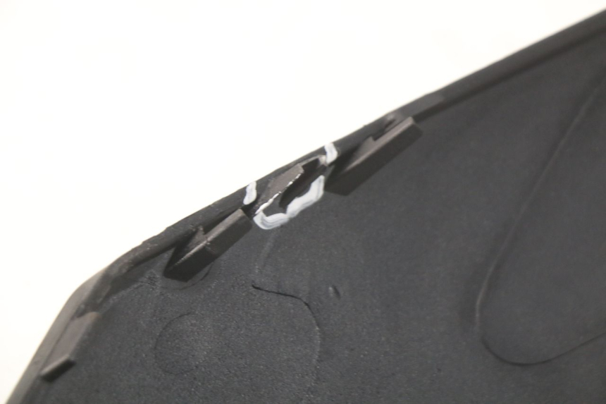 photo de JONCTION CARENAGE AVANT PIAGGIO X8 125 (2004 - 2007) - Détail de la pièce