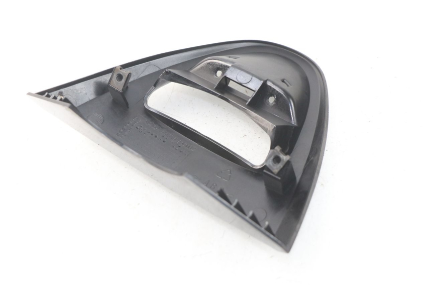 photo de JONCTION CARENAGE AVANT YAMAHA YP MAJESTY 125 (1998 - 2001) - Détail de la pièce