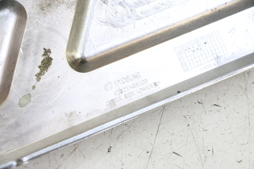 photo de JONCTION MARCHE PIED DROIT HYOSUNG GV AQUILA 125 (2000 - 2009) - Autre angle de vue