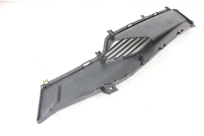 photo de Right footrest junction KYMCO DINK STREET ABS 125 (2011 - 2018) - Autre angle de vue