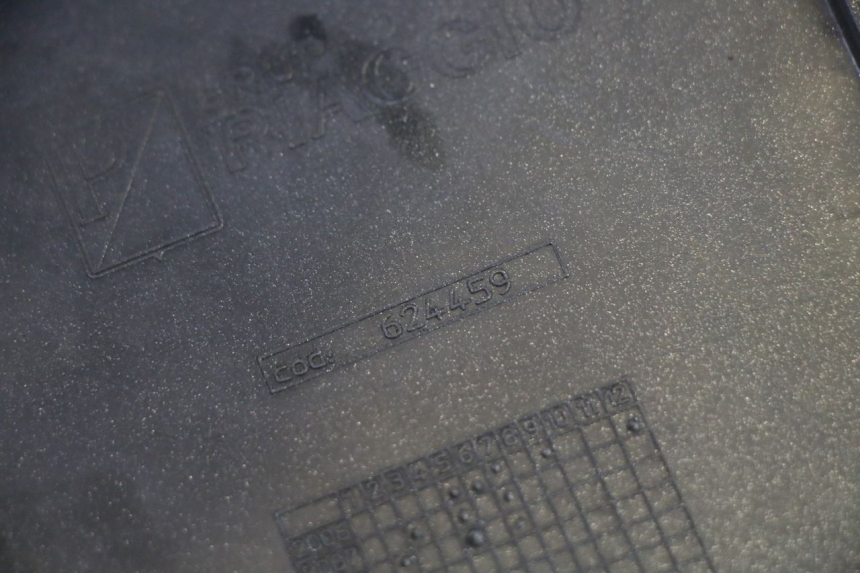 photo de JONCTION MARCHE PIED DROIT PIAGGIO MP3 RL 250 (2006 - 2010) - Points de fixation