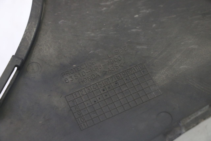 photo de JONCTION MARCHE PIED GAUCHE HONDA FES S-WING SWING ABS 125 (2007 - 2015) - Points de fixation