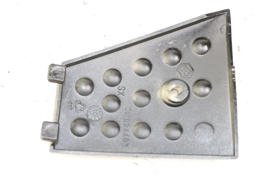 photo de JONCTION MARCHE PIED GAUCHE PIAGGIO XEVO - X EVO 125 (2007 - 2017) - Détail de la pièce