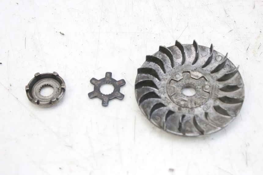 photo de JOUE FIXE MBK BOOSTER SPIRIT 50 (2004 - 2017) - Vue principale