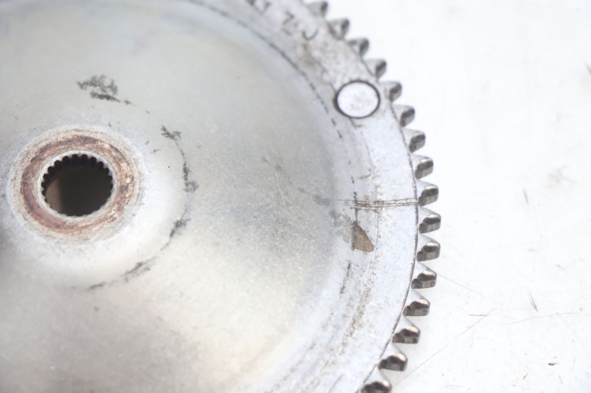photo de JOUE FIXE PEUGEOT TREKKER 50 (1995 - 2004) - Gros plan technique