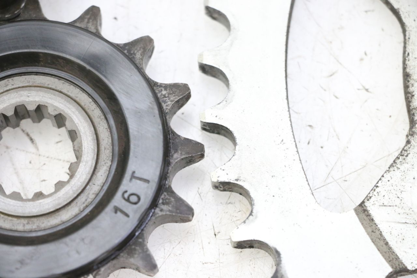 photo de KIT CHAINE YAMAHA FZ6 FAZER S2 600 (2007 - 2011) - Détail de la pièce