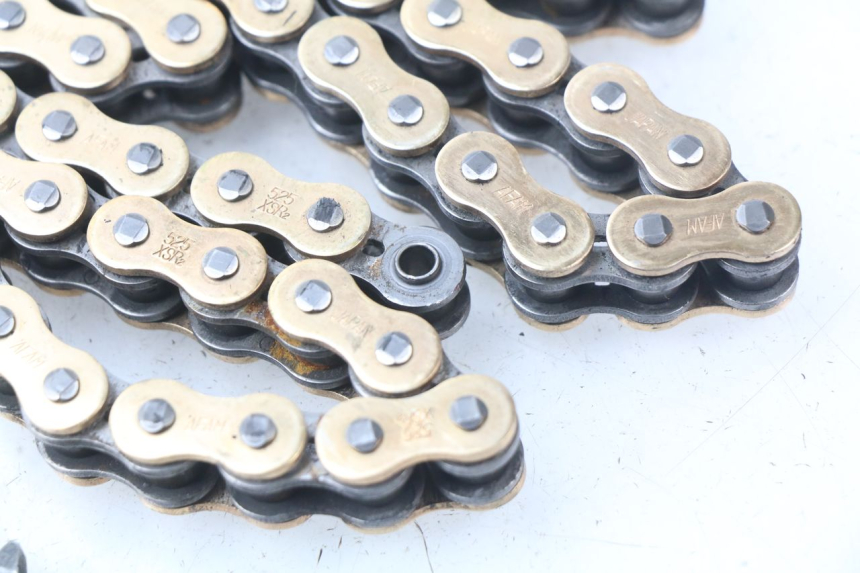 photo de KIT CHAINE SUZUKI GSX-R GSXR 750 (2011 - 2016) - Gros plan technique