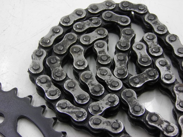 photo de KIT CHAINE KAWASAKI ZEPHYR 550 (1991 - 1998) - Autre angle de vue