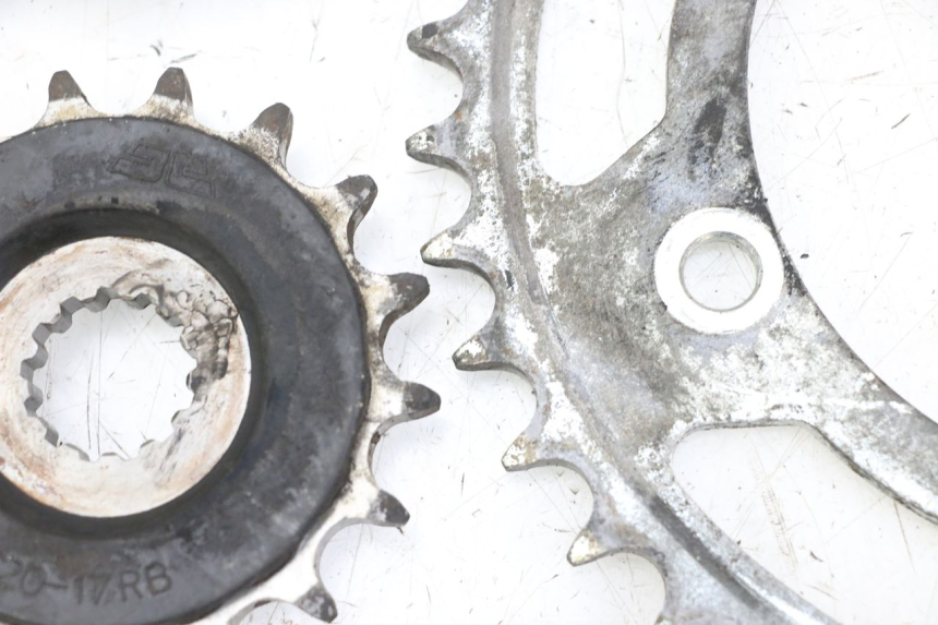 photo de KIT CHAINE SUZUKI GSR 750 (2011 - 2017) - Gros plan technique