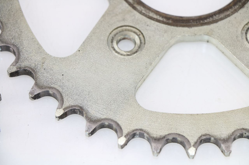 photo de Kit chaîne APRILIA TUONO 125 (2003 - 2005) - Gros plan technique