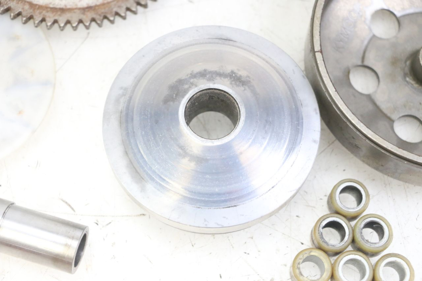 photo de KIT EMBRAYAGE VARIATEUR KYMCO AGILITY 4T 50 (2005 - 2018) - Points de fixation