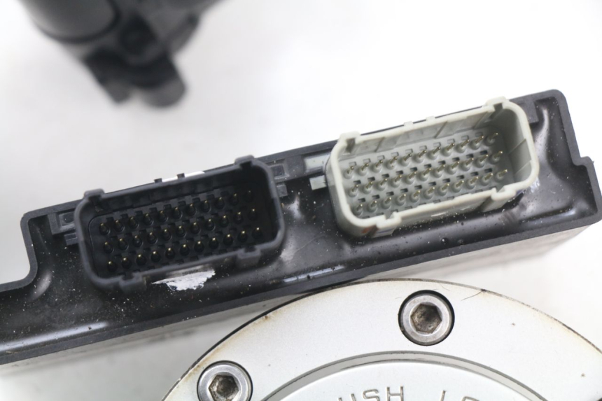 photo de KIT SERRURE CLE CDI NEIMAN HONDA CBR RR FIREBLADE 1000 (2006 - 2007) - Détail de la pièce