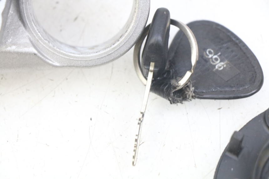 photo de KIT SERRURE CLE CDI NEIMAN YAMAHA FJR ABS 1300 (2006 - 2012) - Vue rapprochée