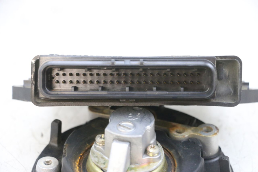 photo de KIT SERRURE CLE CDI NEIMAN YAMAHA FJR ABS 1300 (2006 - 2012) - Gros plan technique