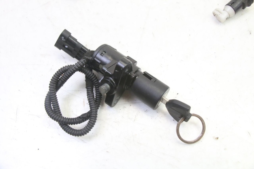 photo de KIT SERRURE CLE CDI NEIMAN BMW G310 R 310 (2016 - 2020) - Autre angle de vue