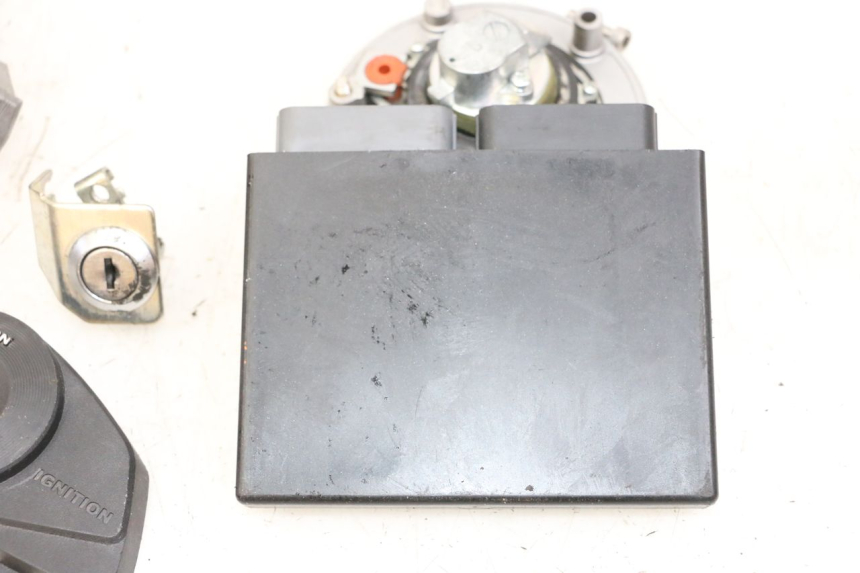 photo de KIT SERRURE CLE CDI NEIMAN SUZUKI GSR 750 (2011 - 2017) - Détails caractéristiques