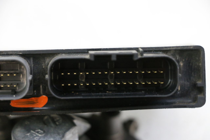 photo de KIT SERRURE CLE CDI NEIMAN SUZUKI GSR 750 (2011 - 2017) - Vue rapprochée