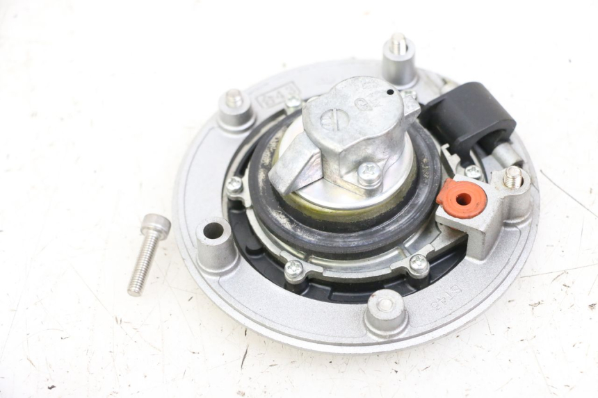 photo de KIT SERRURE CLE CDI NEIMAN SUZUKI GSR 750 (2011 - 2017) - Focus structure