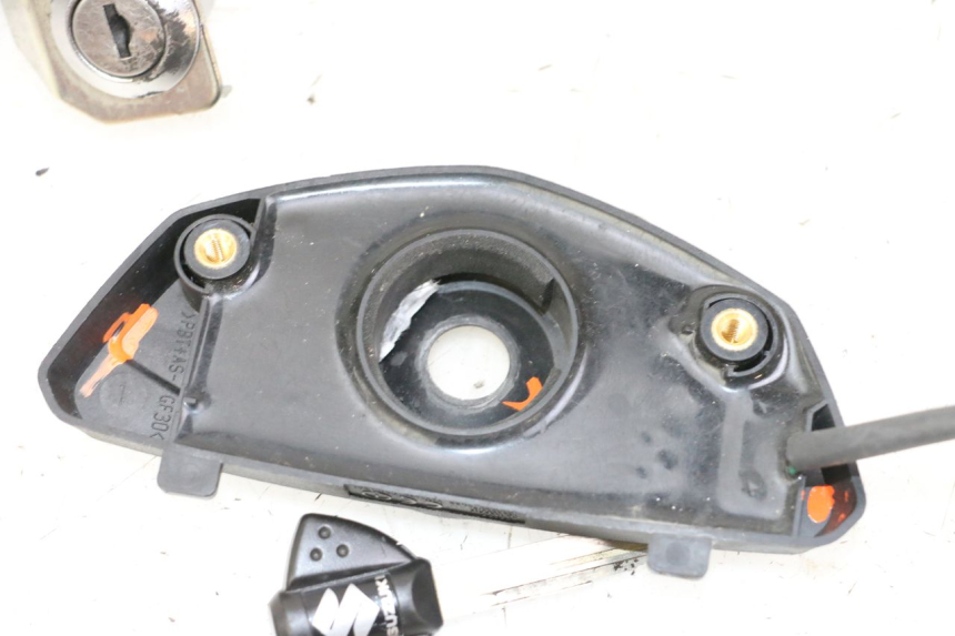 photo de KIT SERRURE CLE CDI NEIMAN SUZUKI GSR 750 (2011 - 2017) - État de surface