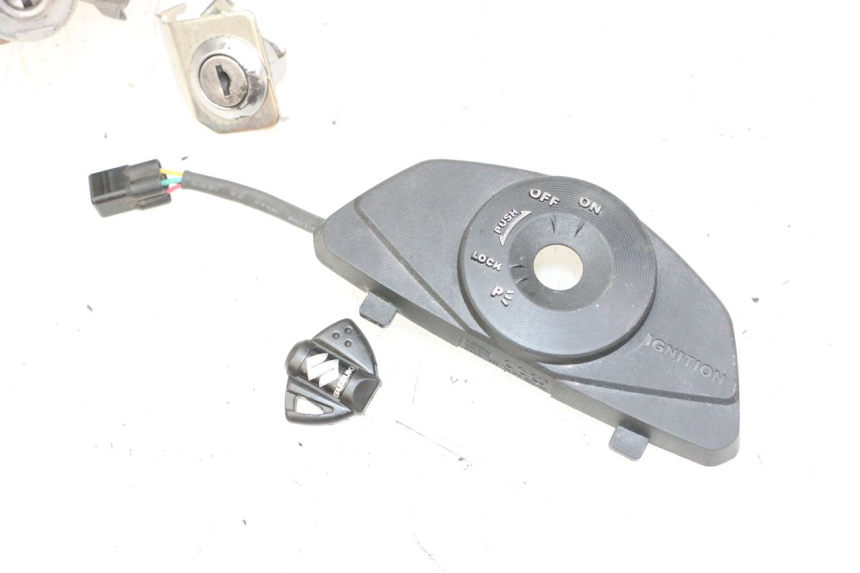 photo de KIT SERRURE CLE CDI NEIMAN SUZUKI GSR 750 (2011 - 2017) - Marquages et références