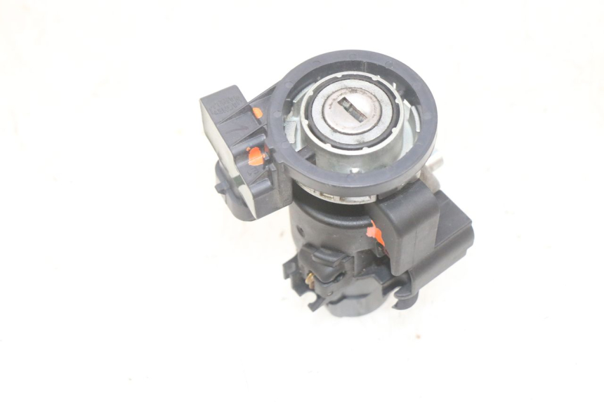 photo de KIT SERRURE CLE CDI NEIMAN PIAGGIO MP3 HPE 300 (2019 - 2026) - Zoom composants