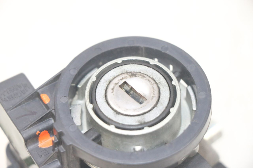 photo de KIT SERRURE CLE CDI NEIMAN PIAGGIO MP3 HPE 300 (2019 - 2026) - Vue rapprochée