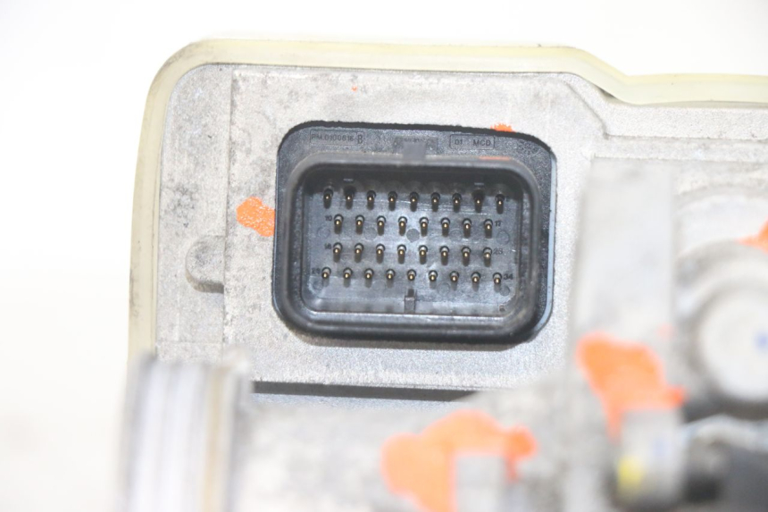 photo de KIT SERRURE CLE CDI NEIMAN PIAGGIO MP3 HPE 300 (2019 - 2026) - Gros plan technique