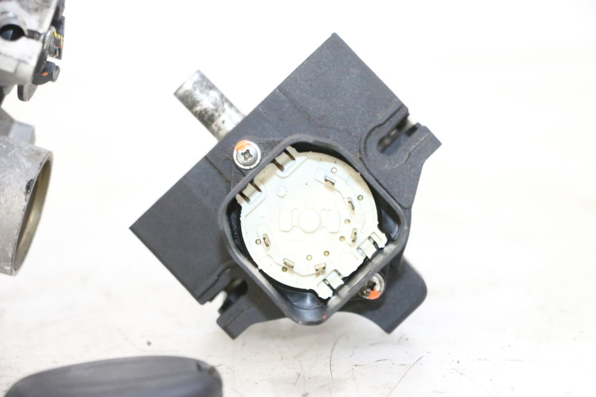 photo de KIT SERRURE CLE CDI NEIMAN PIAGGIO MP3 500 (2014 - 2017) - Zoom composants