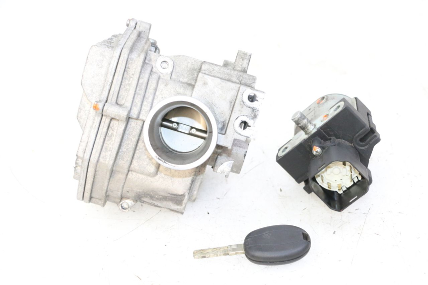 photo de KIT SERRURE CLE CDI NEIMAN PIAGGIO MP3 500 (2014 - 2017) - Vue rapprochée