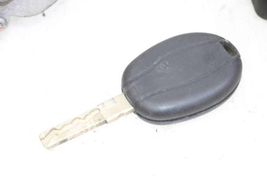 photo de KIT SERRURE CLE CDI NEIMAN PIAGGIO MP3 500 (2014 - 2017) - Inspection visuelle