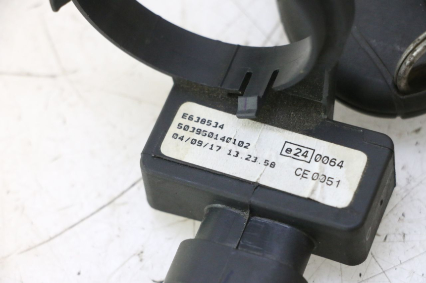 photo de KIT SERRURE CLE CDI NEIMAN PIAGGIO MP3 500 (2016 - 2018) - Points de fixation