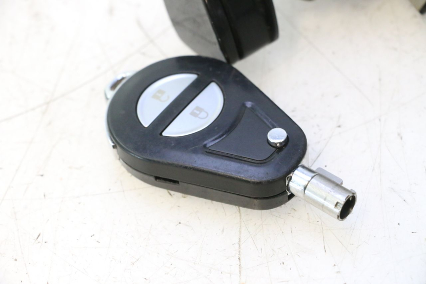 photo de KIT SERRURE CLE CDI NEIMAN HARLEY DAVIDSON ROAD GLIDE FLTRXSE 1920 (2018 - 2022) - Autre angle de vue
