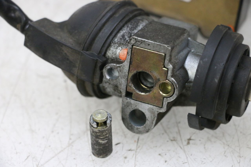 photo de KIT SERRURE CLE CDI NEIMAN PEUGEOT SATELIS 125 (2013 - 2018) - Zoom composants