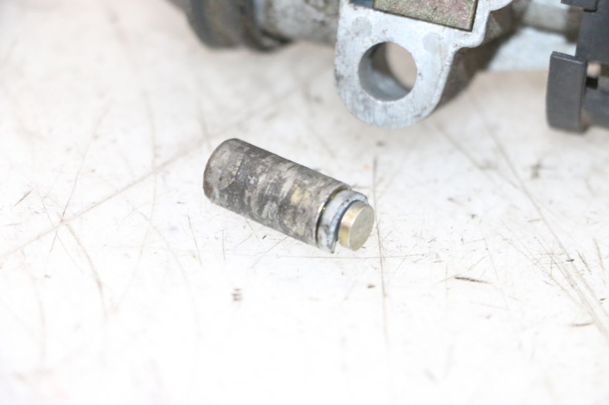 photo de KIT SERRURE CLE CDI NEIMAN PEUGEOT SATELIS 125 (2013 - 2018) - Vue rapprochée