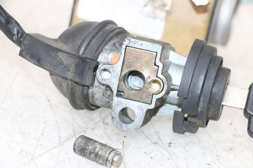 photo de KIT SERRURE CLE CDI NEIMAN PEUGEOT SATELIS 125 (2013 - 2018) - Photo complémentaire