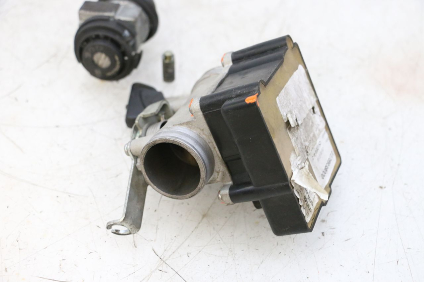 photo de KIT SERRURE CLE CDI NEIMAN PEUGEOT SATELIS 125 (2013 - 2018) - Points de fixation