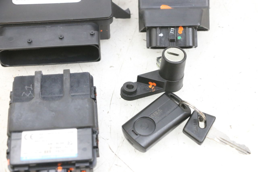 photo de KIT SERRURE CLE CDI NEIMAN YAMAHA TRICITY 300 (2020 - 2024) - Détails caractéristiques