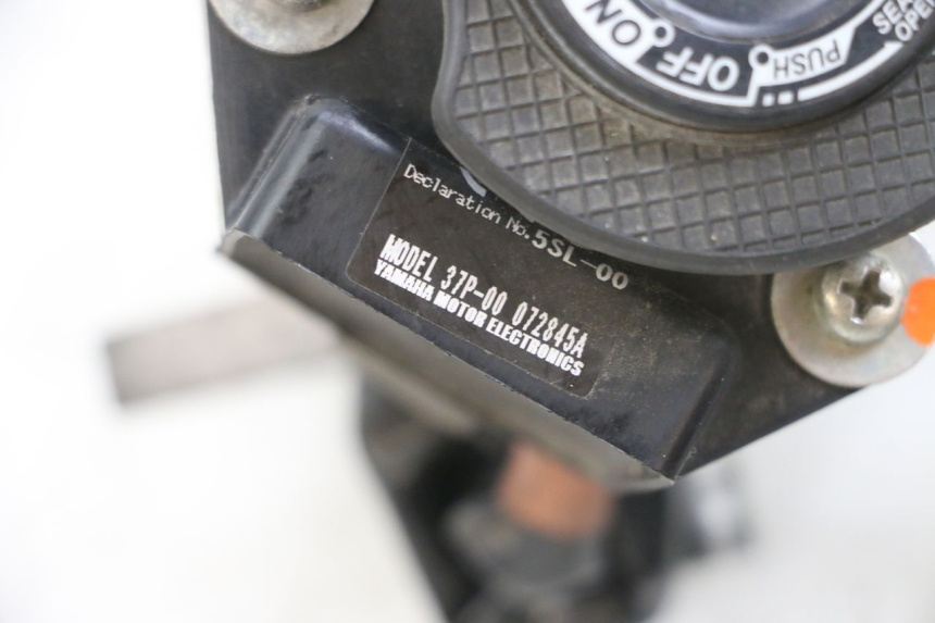 photo de KIT SERRURE CLE CDI NEIMAN YAMAHA X-MAX XMAX 125 (2010 - 2013) - Gros plan technique