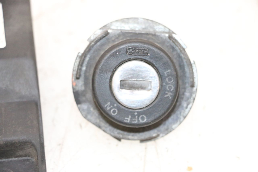 photo de KIT SERRURE CLE CDI NEIMAN PIAGGIO X8 125 (2004 - 2007) - Gros plan technique