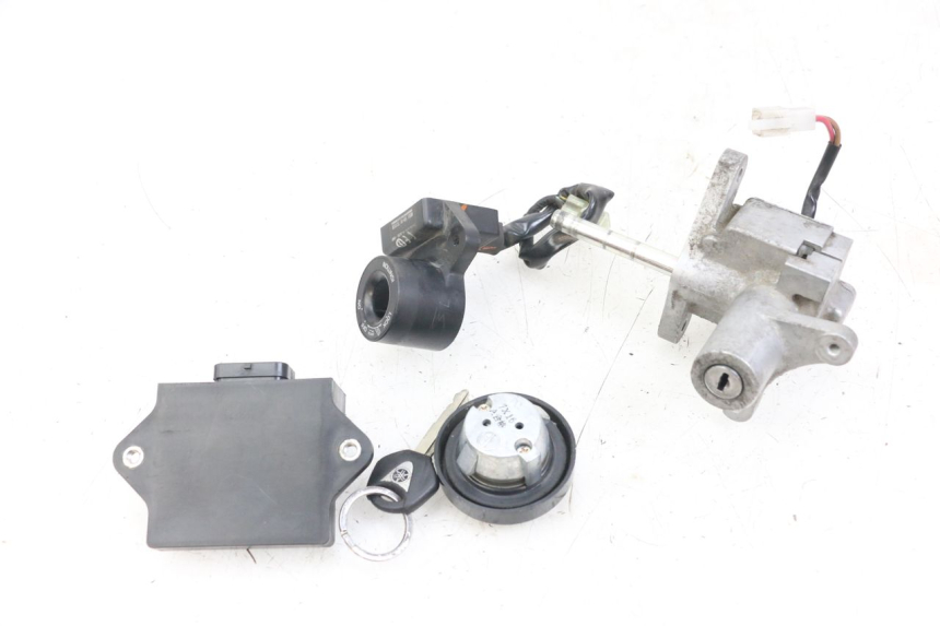 photo de KIT SERRURE CLE CDI NEIMAN YAMAHA XMAX X-MAX 125 (2006 - 2009) - Zoom état d’usage